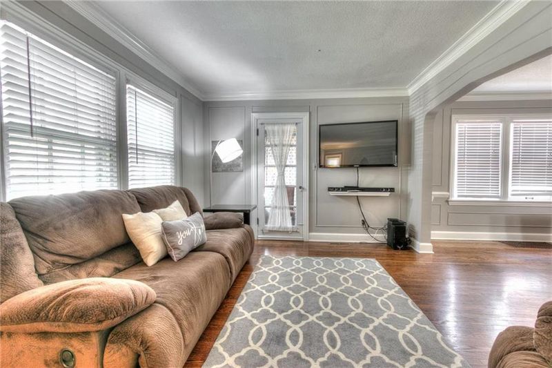 7565 Walnut St, Kansas City, MO 64114
