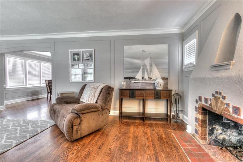 7565 Walnut St, Kansas City, MO 64114