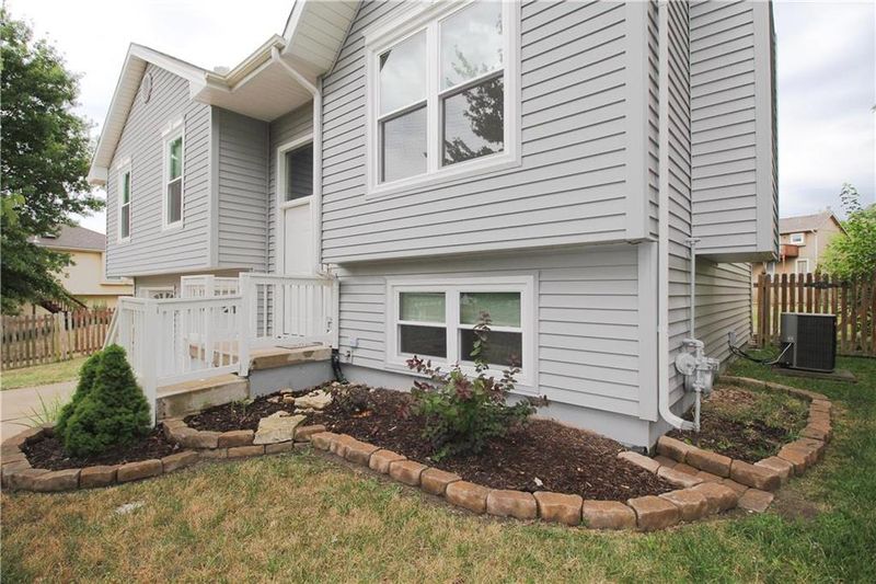 8677 NE 110th Ter, Kansas City, MO 64157