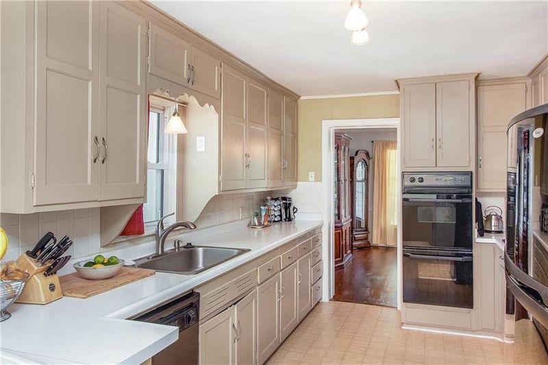 7900 Holmes Rd, Kansas City, MO 64131
