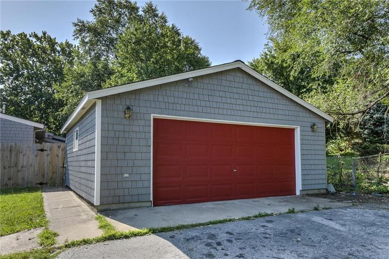7209 E 84th St, Kansas City, MO 64138