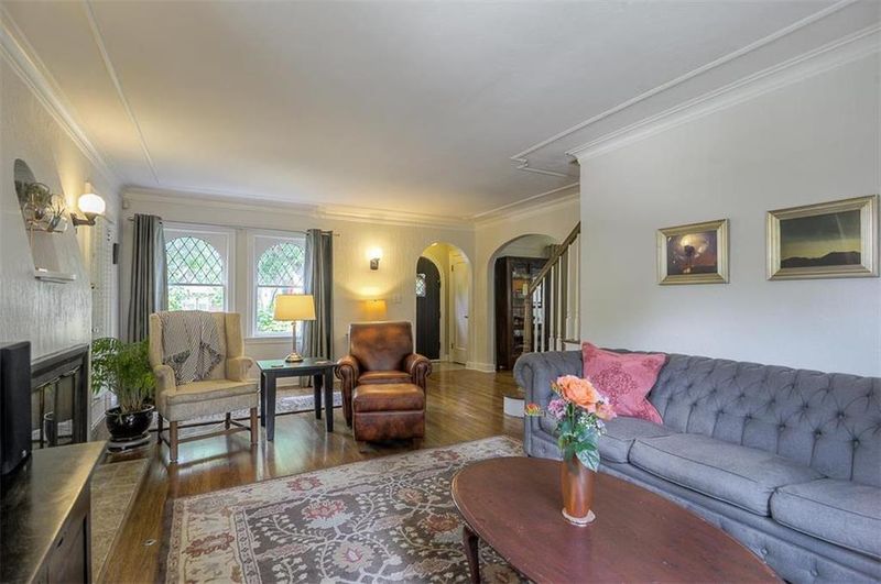 401 E 72 St, Kansas City, MO 64131