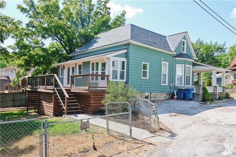 325 W Franklin St, Liberty, MO 64068