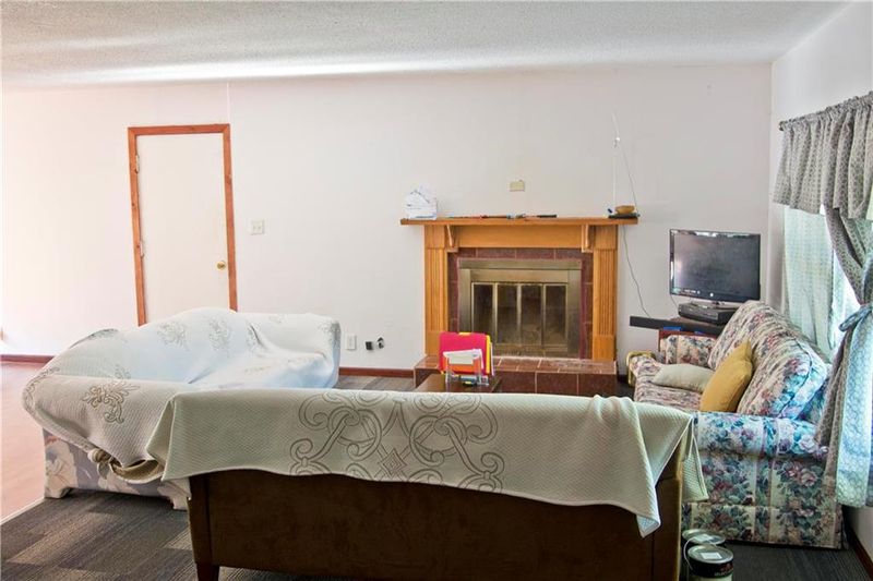 6412 Kentucky Ave, Raytown, MO 64133