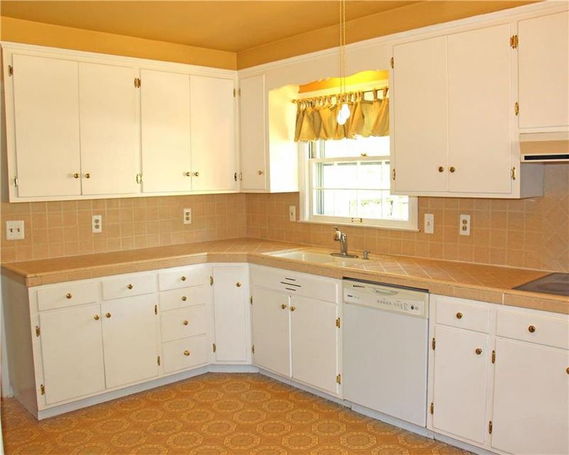 1104 E Red Bridge Rd, Kansas City, MO 64131