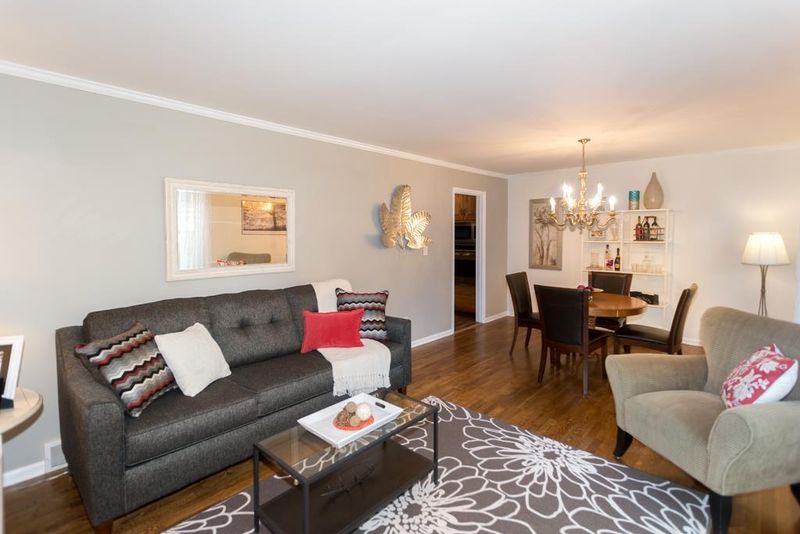 1304 E 98th Ter, Kansas City, MO 64131