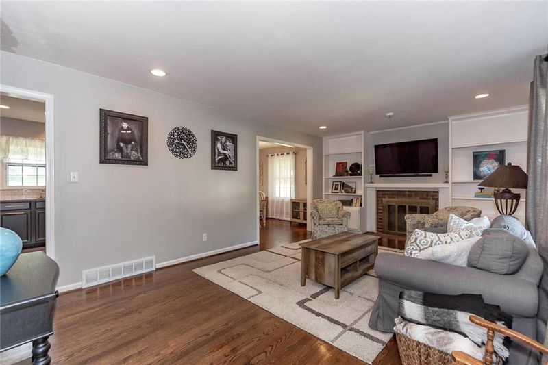 9545 Roe Ave, Overland Park, KS 66207