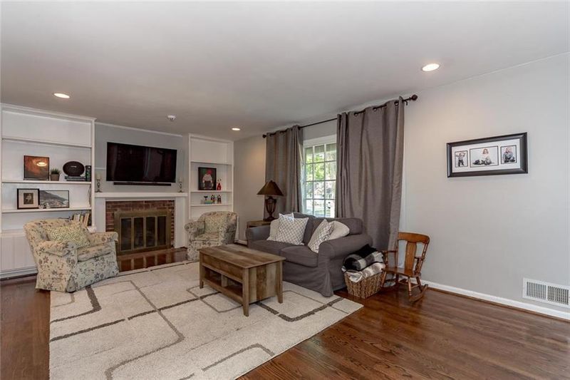 9545 Roe Ave, Overland Park, KS 66207