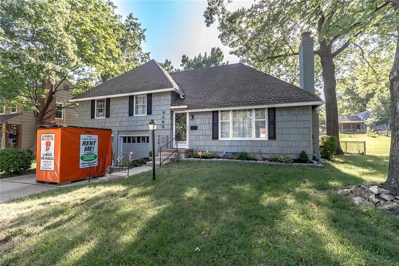 9545 Roe Ave, Overland Park, KS 66207