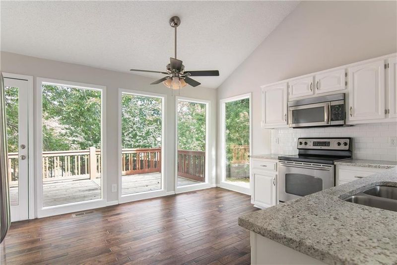 15200 Maple Ct, Overland Park, KS 66223