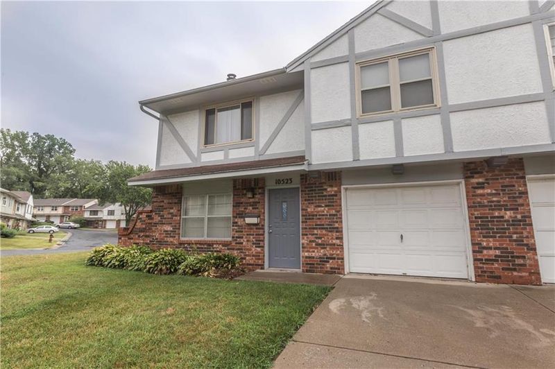 10523 E 41st Ter, Kansas City, MO 64133
