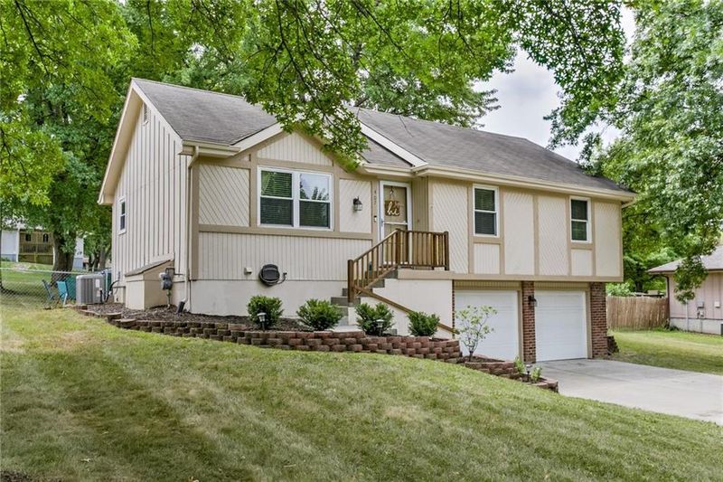 407 NE 113th Ter, Kansas City, MO 64155