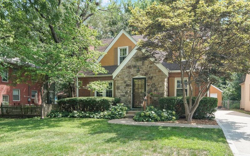419 E 75th St, Kansas City, MO 64131