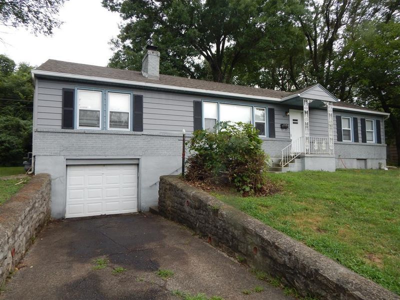 8607 E 77th Ter, Kansas City, MO 64138