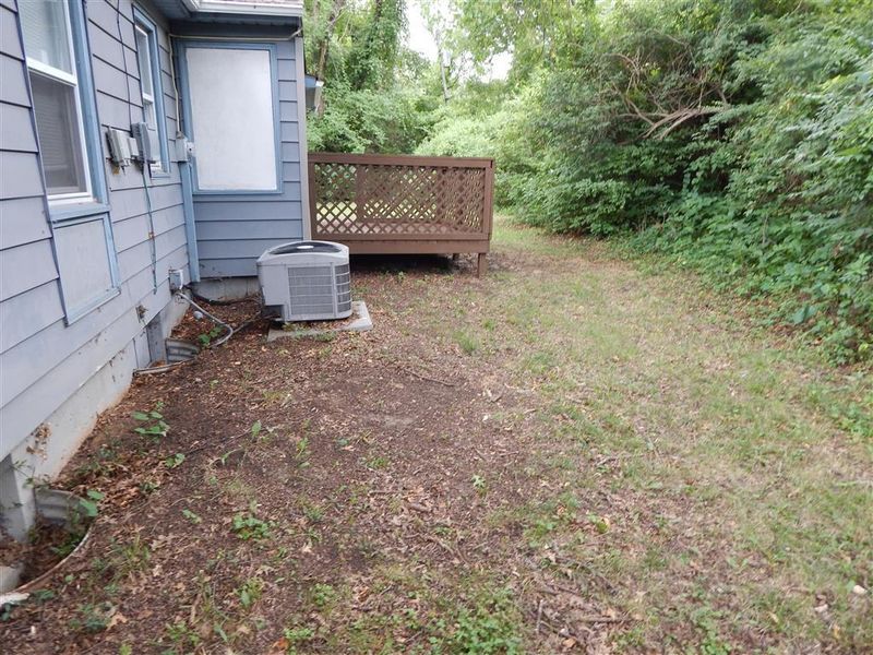 8607 E 77th Ter, Kansas City, MO 64138