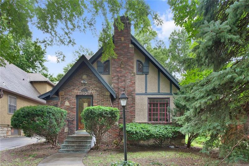 7312 Walnut St, Kansas City, MO 64114