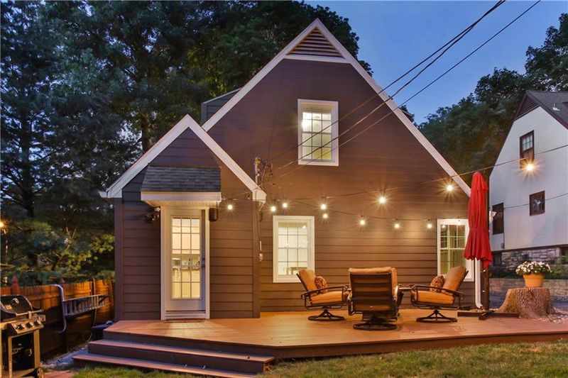 6830 Locust St, Kansas City, MO 64131