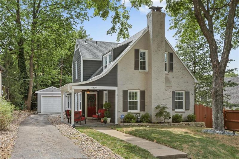 6830 Locust St, Kansas City, MO 64131