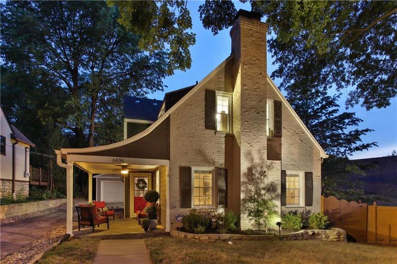 6830 Locust St, Kansas City, MO 64131