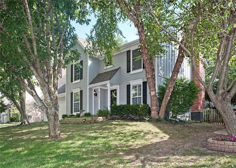 6111 W 157th St, Overland Park, KS 66223
