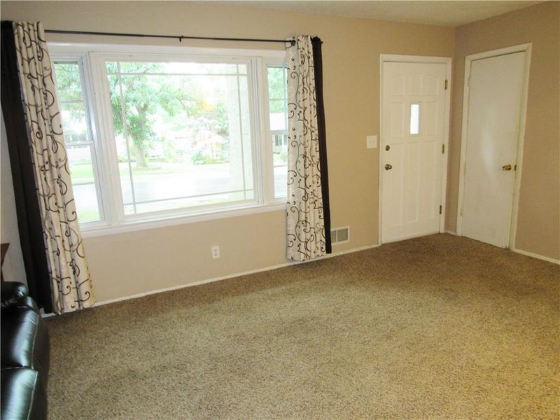 4824 Evanston Ave, Kansas City, MO 64133