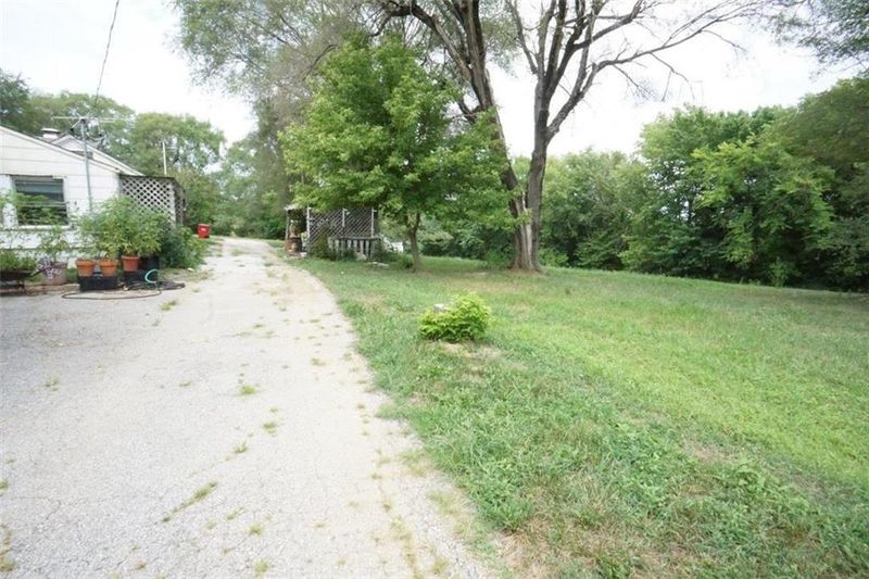 26708 E Flynn Rd, Independence, MO 64057