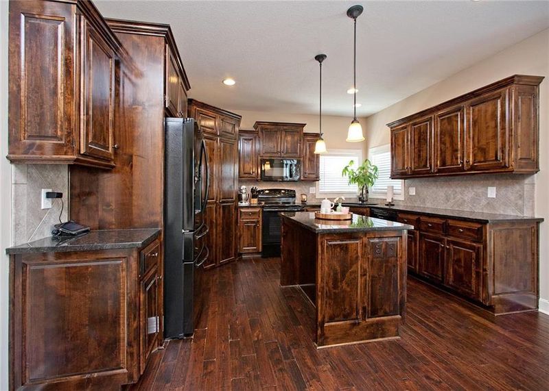 610 N Berry St, Gardner, KS 66030