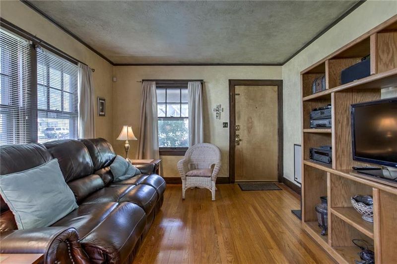 920 E 76th Ter, Kansas City, MO 64131