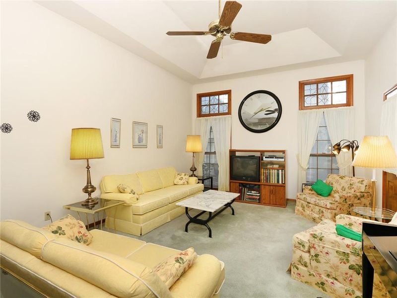 9157 W 121 St, Overland Park, KS 66213