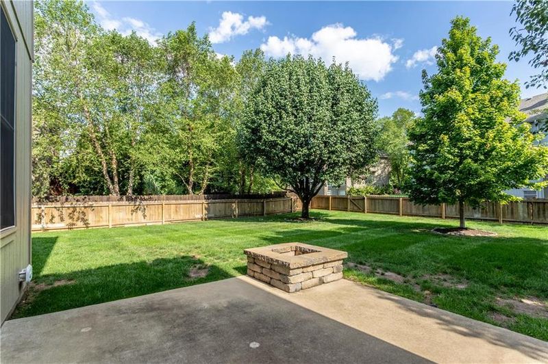 11504 W 132nd St, Overland Park, KS 66213