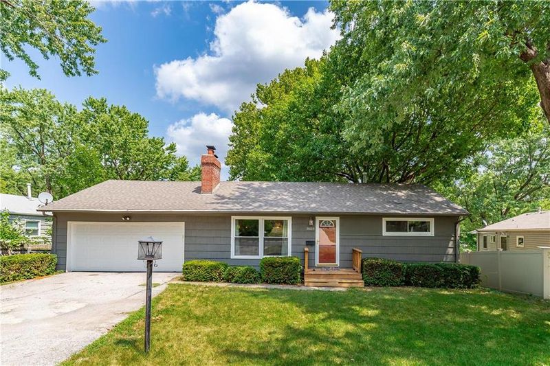 8619 Craig Dr, Overland Park, KS 66212
