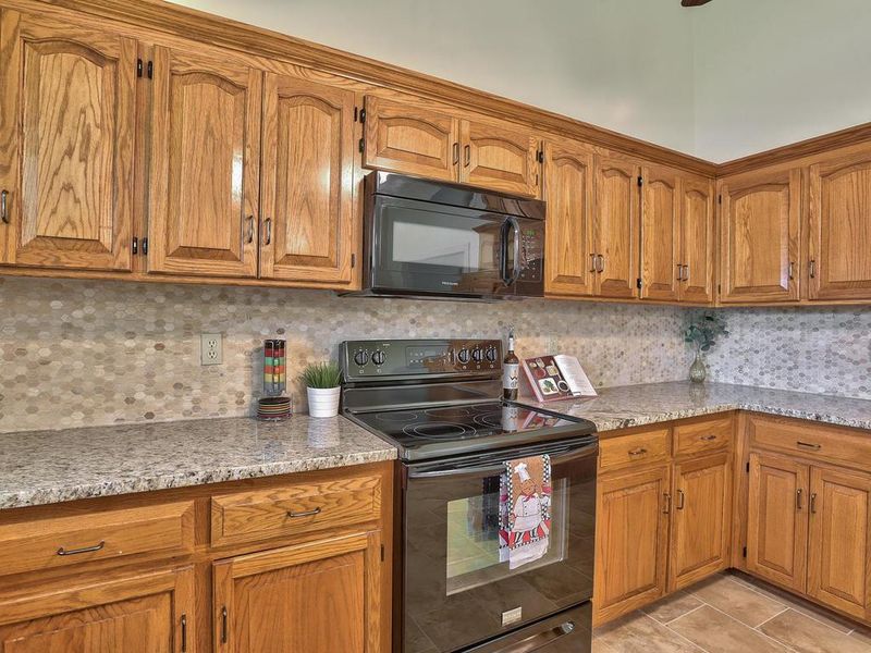 10400 E 72nd St, Raytown, MO 64133