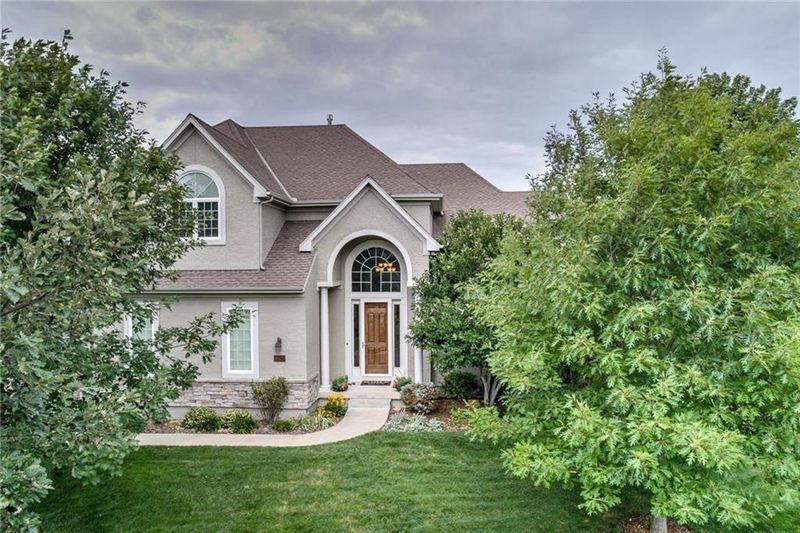 5208 W 166th St, Overland Park, KS 66085