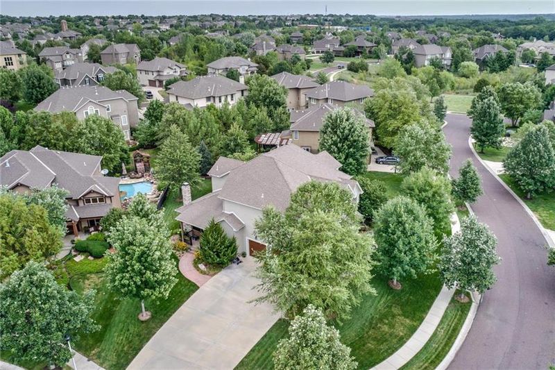 5208 W 166th St, Overland Park, KS 66085