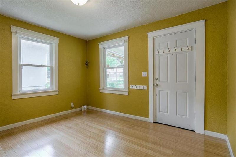 8028 Main St, Kansas City, MO 64114