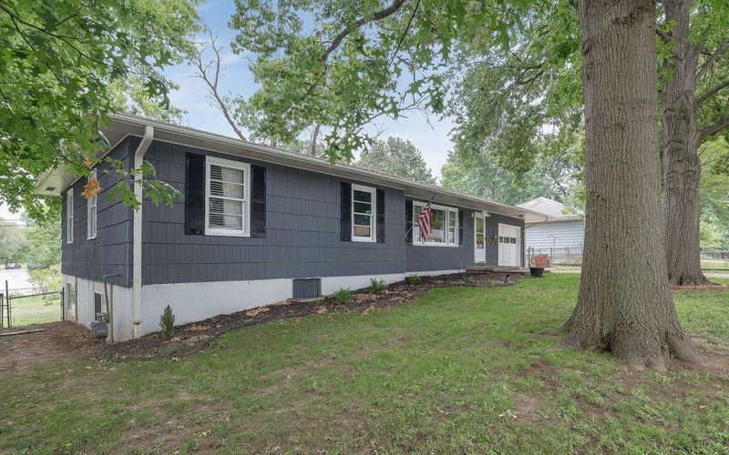112 Sheldon St, Leavenworth, KS 66048