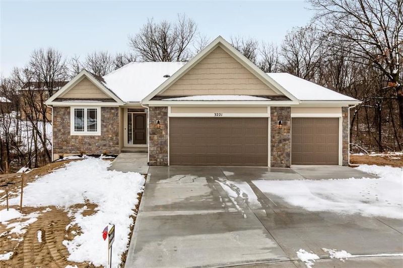 3221 NW 50th Ter, Riverside, MO 64150