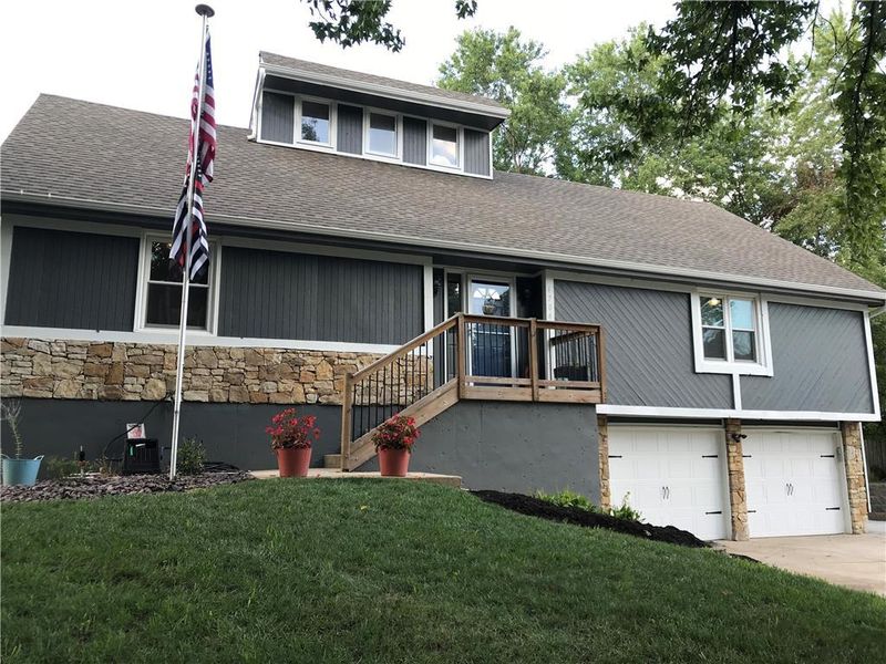 4704 NW 67th St, Kansas City, MO 64151