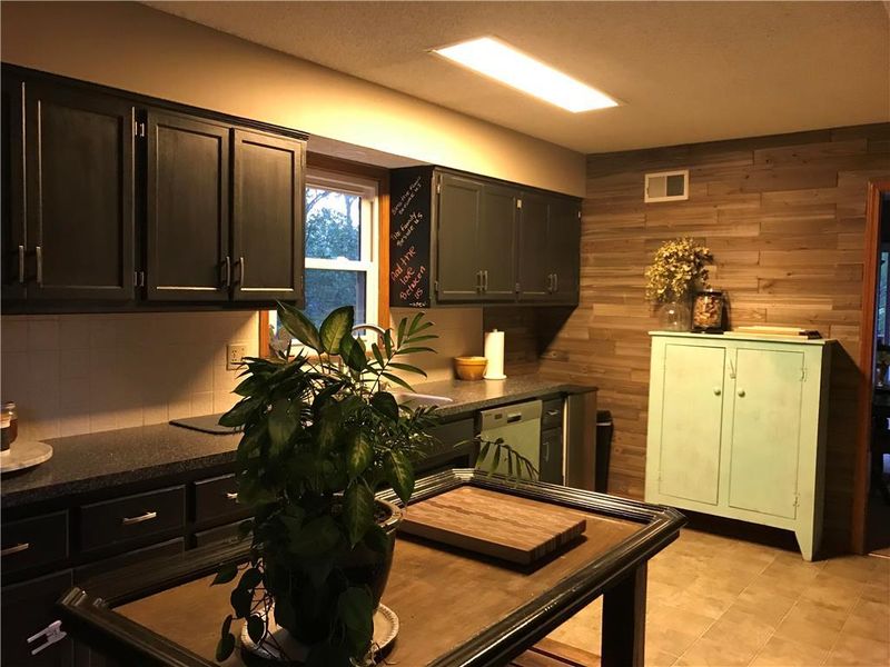 4704 NW 67th St, Kansas City, MO 64151