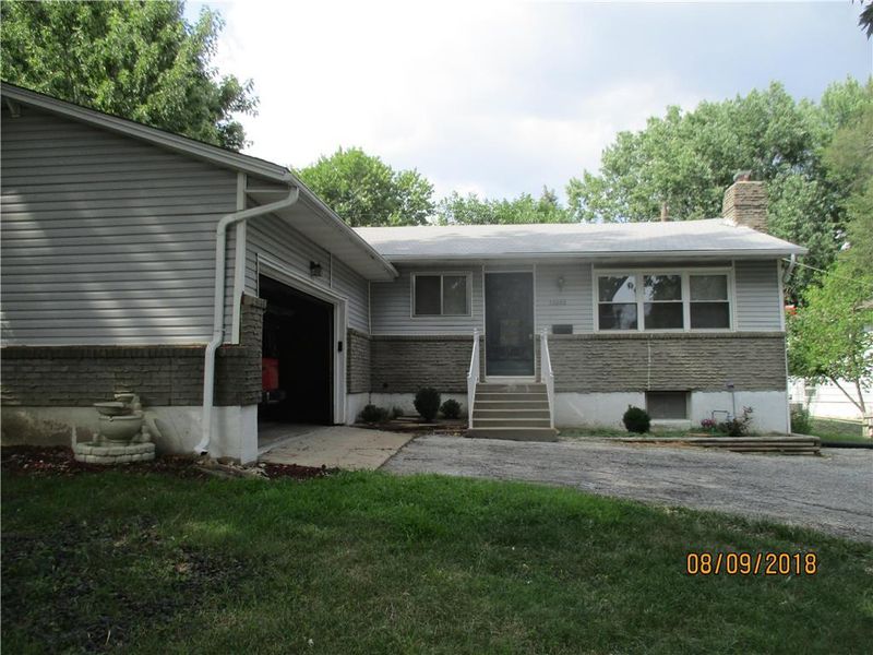 13002 E 40th St, Independence, MO 64055