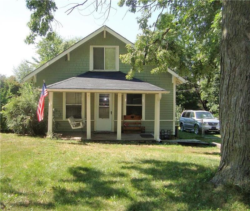 4020 Pacific St, St Joseph, MO 64507
