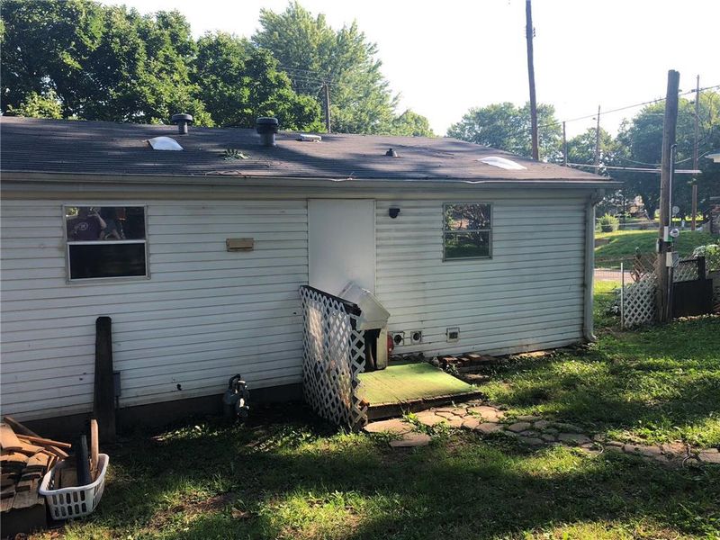 1410 Sacramento St, St Joseph, MO 64503