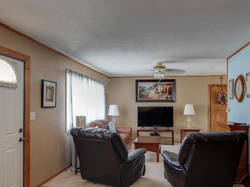 11307 Spring Valley Rd, Kansas City, MO 64134