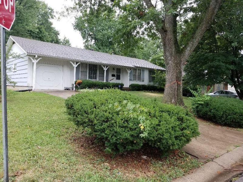 13501 Spring St, Grandview, MO 64030