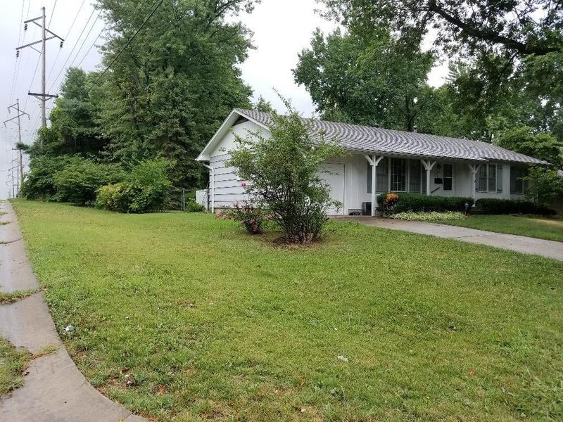 13501 Spring St, Grandview, MO 64030