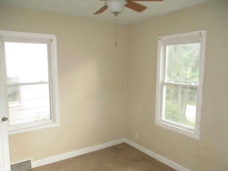 1118 E 79th St, Kansas City, MO 64131