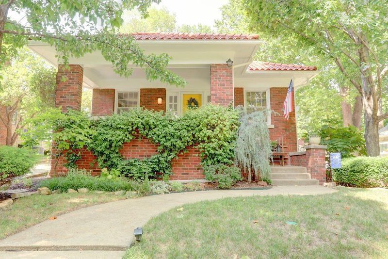 100 E 66 St, Kansas City, MO 64113