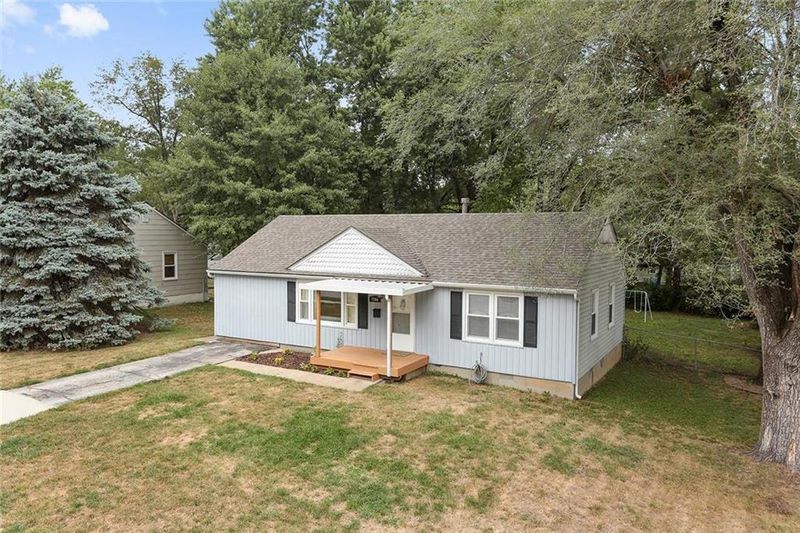 7700 W 66th St, Overland Park, KS 66202