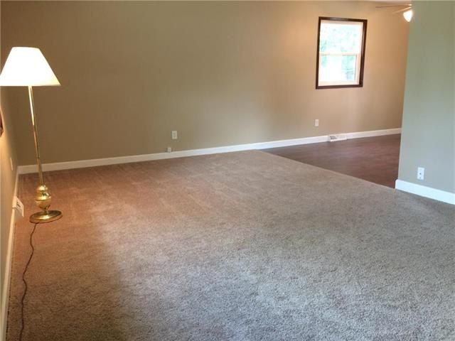5301 NE 57th St, Kansas City, MO 64119