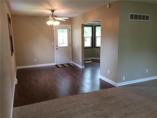 5301 NE 57th St, Kansas City, MO 64119